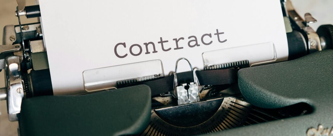 Contrato de compraventa entre particulares: 7 errores que pueden costarte dinero (y cómo evitarlos)